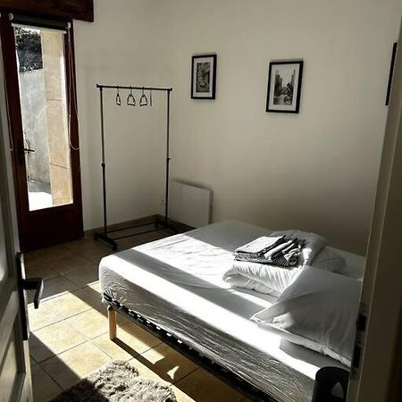 Superbe Appartement Dans Un Mas Nîmes Exterior photo