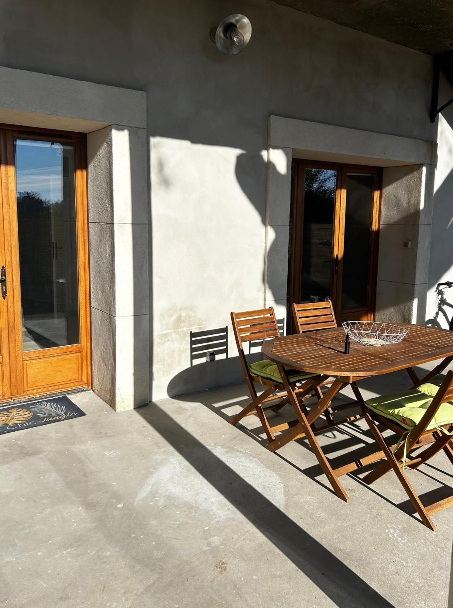 Superbe Appartement Dans Un Mas Nîmes Exterior photo